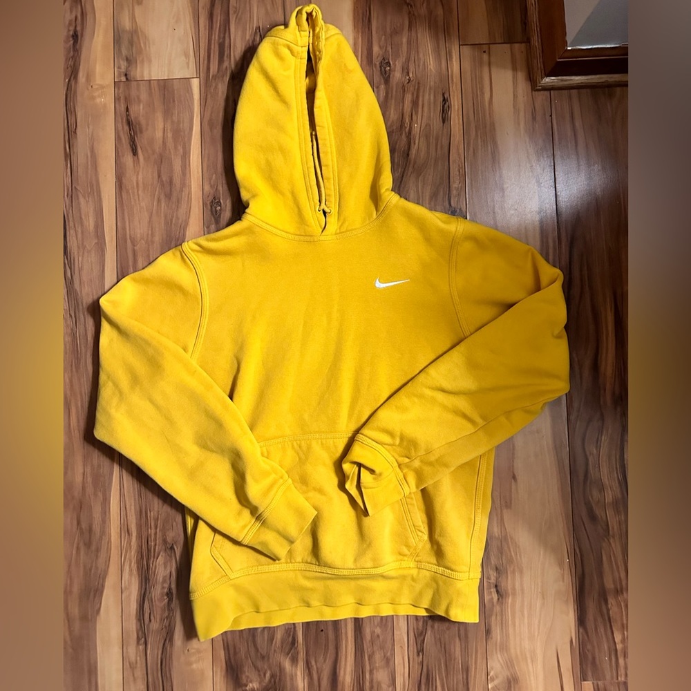 Small Nike Club Fleece